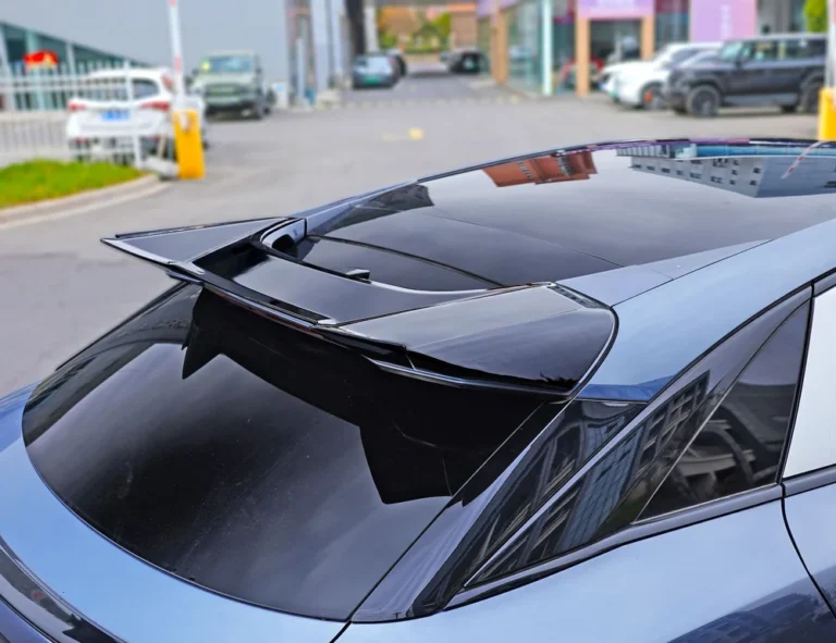 Roof Spoiler Wing for BYD Sealion 7 2024-2025 - roof spoiler wing installed close up 01