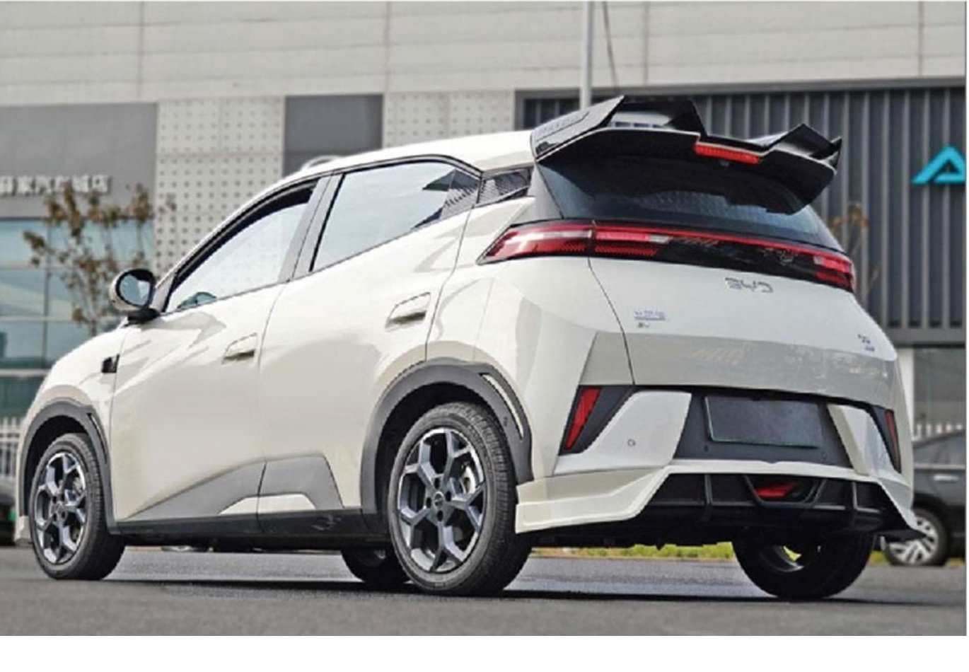 BYD Seagull body kit installed with rear diffuser and roof spoiler