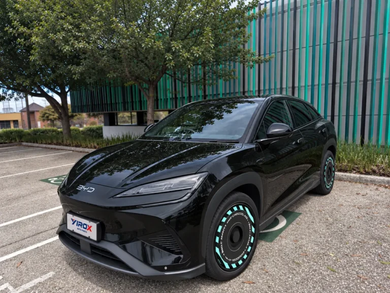 05-byd-sealion-7-black-turquoise-wheel-cover-parking