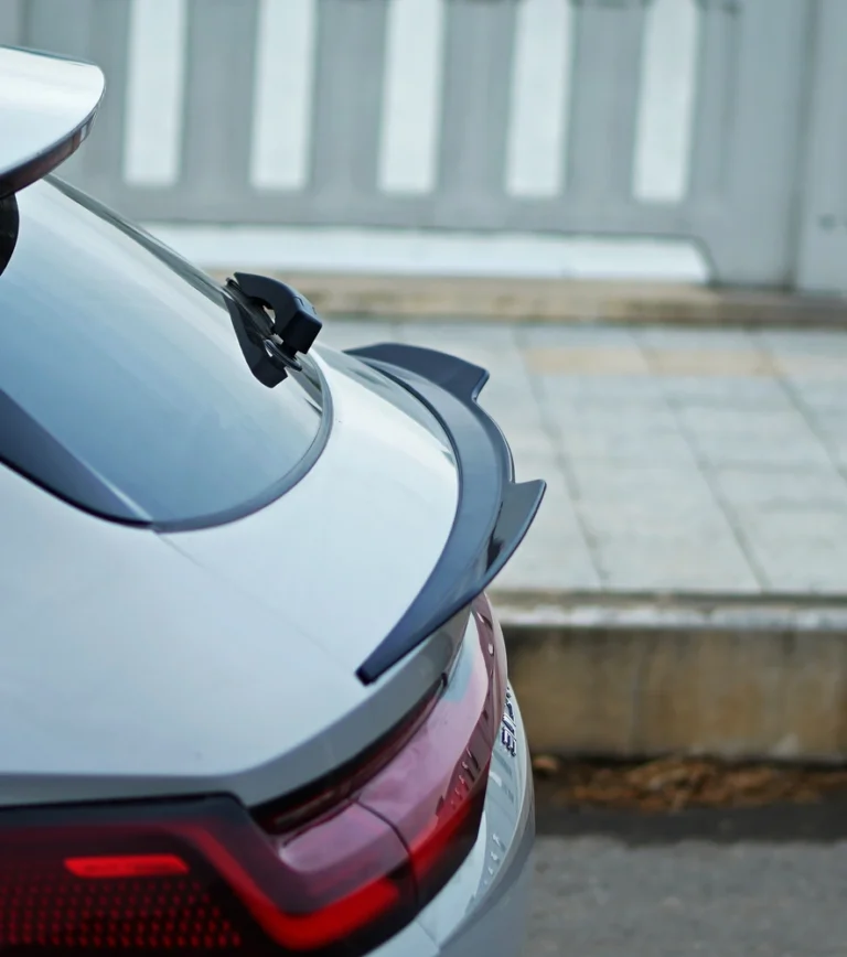 YX-BYD-012_BYD-Song-Plus-Spoiler-Medio-Instalado-Detalle-Lateral