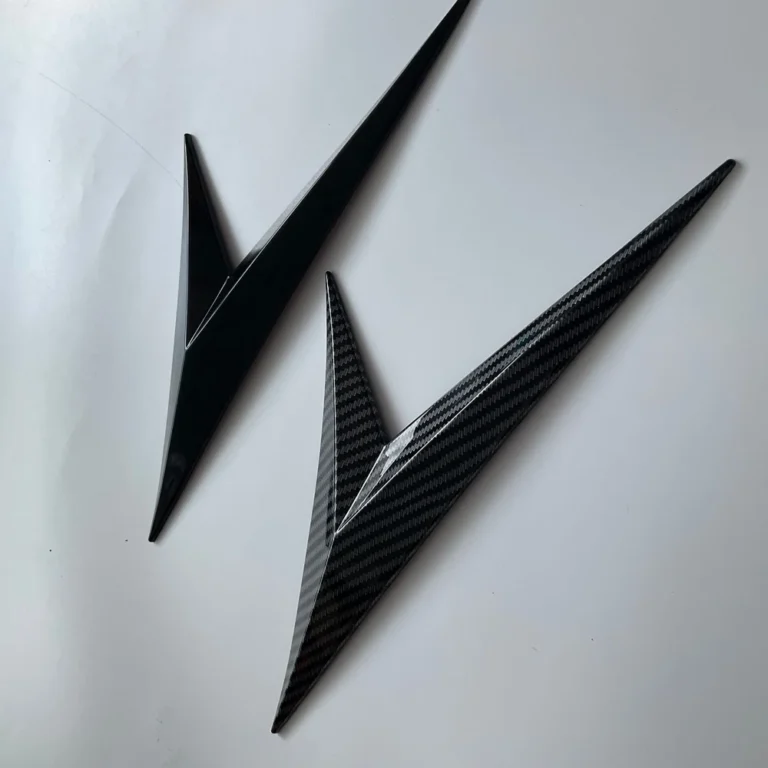 Universal Fender Side Emblem Trim Carbon Pair Detail